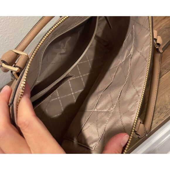 Nice MICHAEL KORS CIARA Large Top Zip Saffiano Satchel Handbag Purse - Picture 5 of 6